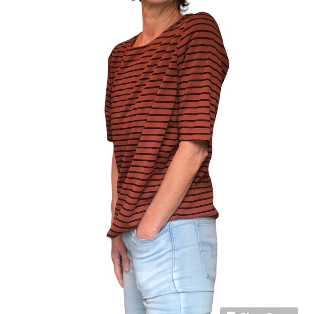 B. Young Boxy Rusty  Tee Striped Mid Length Sleeve Crew Neck